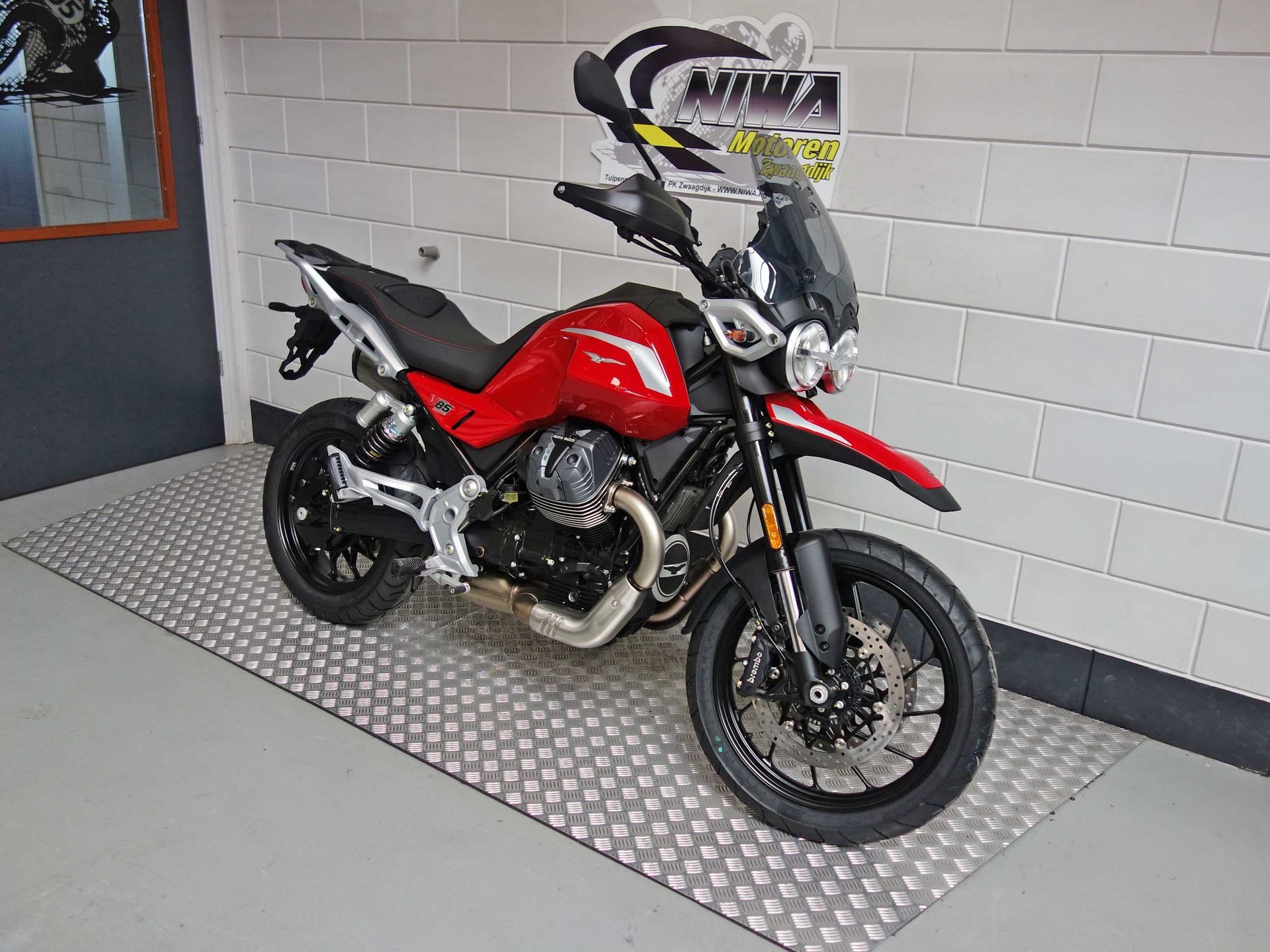 56632872-2 Nieuwe Moto Guzzi V85 tour met 853cc motor uit 2026 bij NIWA Motoren