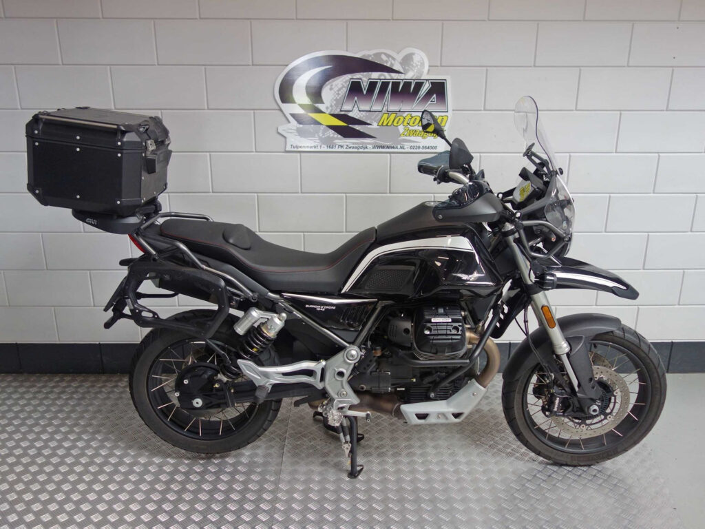 Gebruikte Moto Guzzi V85 tour met 853cc motor uit 2022 bij NIWA Motoren
