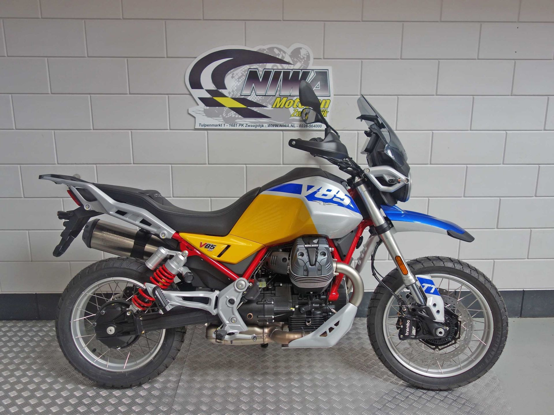 56632901-1 Nieuwe Moto Guzzi V85 tour met 853cc motor uit 2026 bij NIWA Motoren