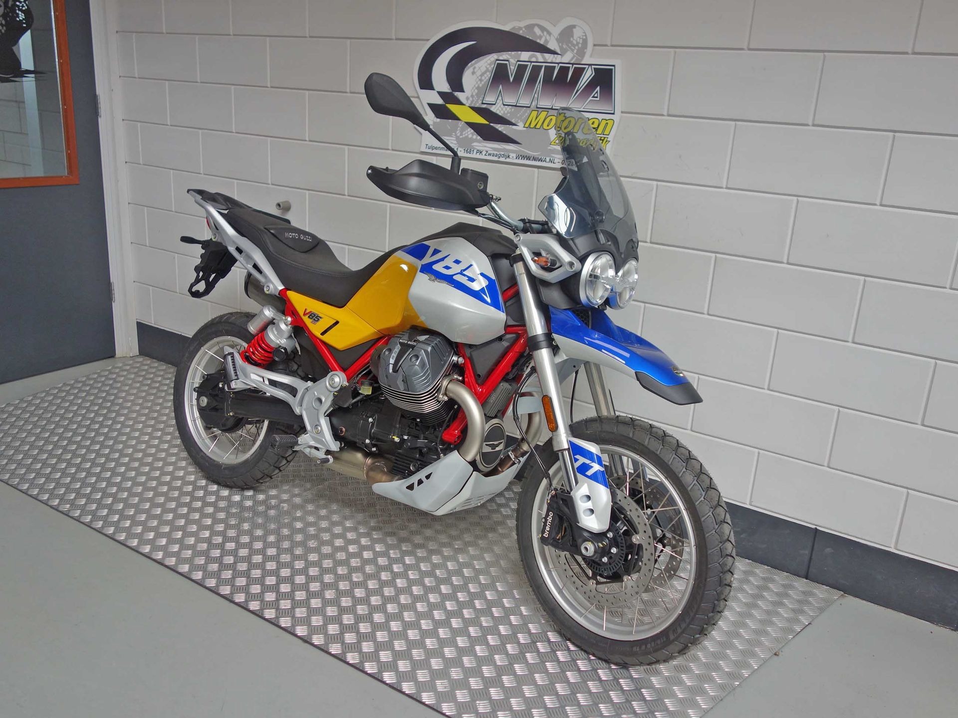 56632901-2 Nieuwe Moto Guzzi V85 tour met 853cc motor uit 2026 bij NIWA Motoren
