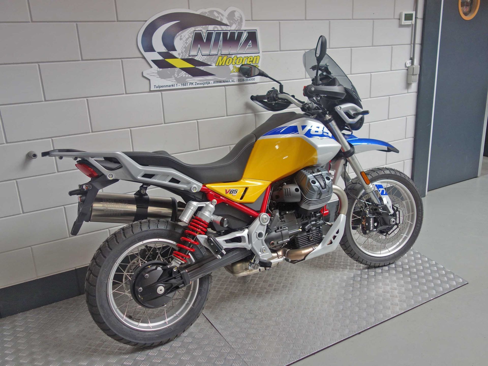 56632901-3 Nieuwe Moto Guzzi V85 tour met 853cc motor uit 2026 bij NIWA Motoren