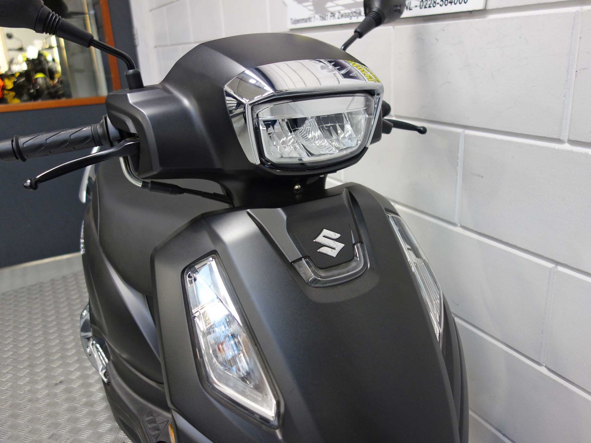 56632908-4 Nieuwe Suzuki motorscooter met 125cc motor uit 2026 bij NIWA Motoren