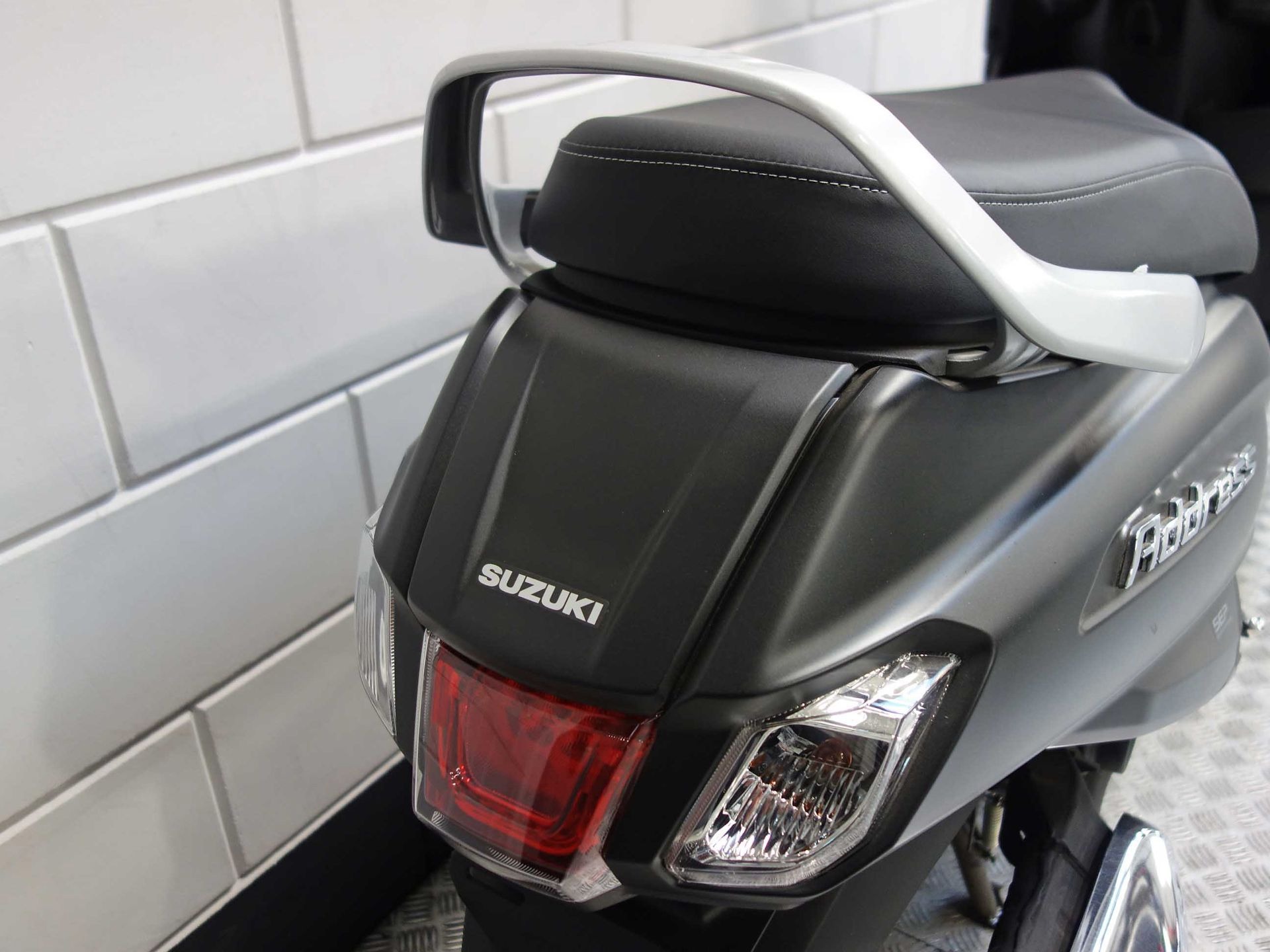 56632908-6 Nieuwe Suzuki motorscooter met 125cc motor uit 2026 bij NIWA Motoren