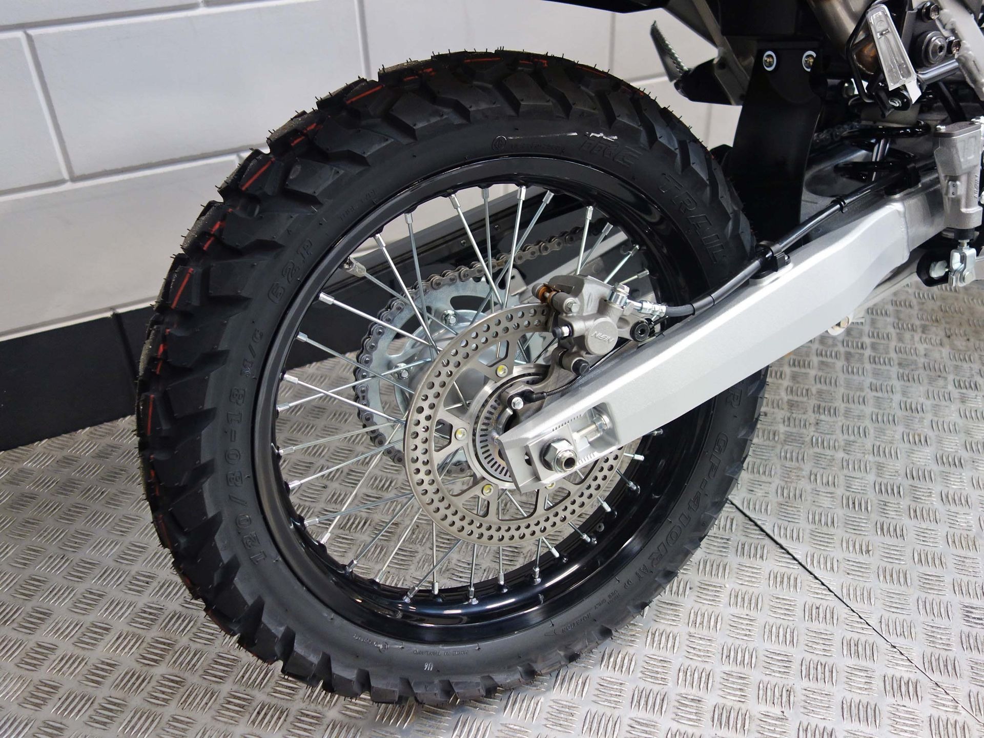56632914-4 Nieuwe Suzuki enduro met 400cc motor uit 2026 bij NIWA Motoren