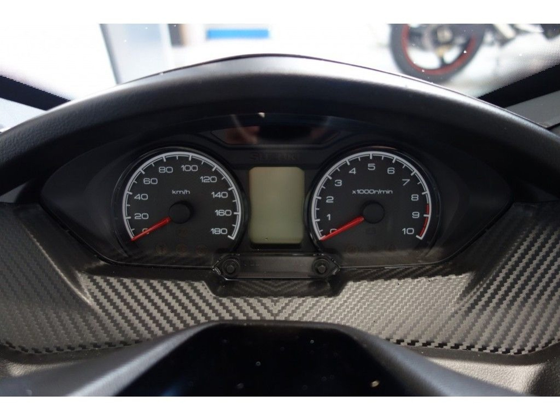 56632918-2 Nieuwe Suzuki Burgman motorscooter met 400cc motor uit 2026 bij NIWA Motoren