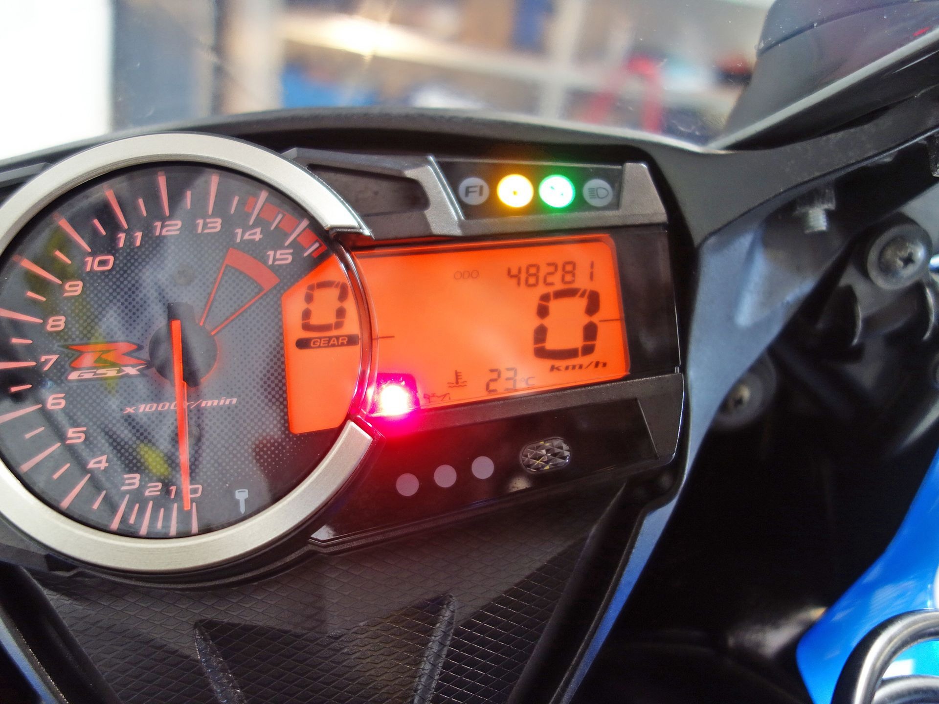 56633062-5 Gebruikte Suzuki GSX sport met 999cc motor uit 2014 bij NIWA Motoren