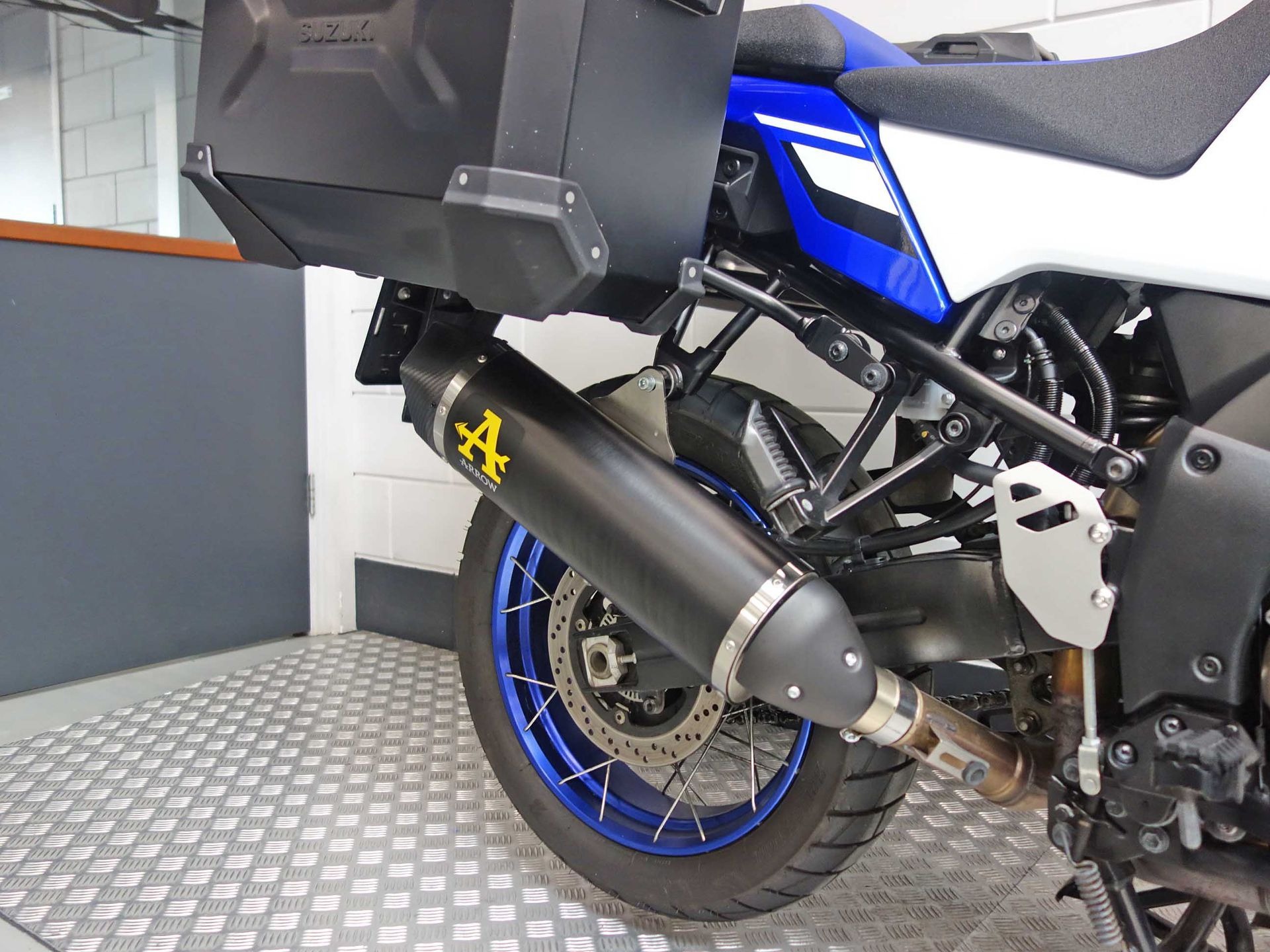 56633270-7 Gebruikte Suzuki V-Strom all-road met 1037cc motor uit 2024 bij NIWA Motoren