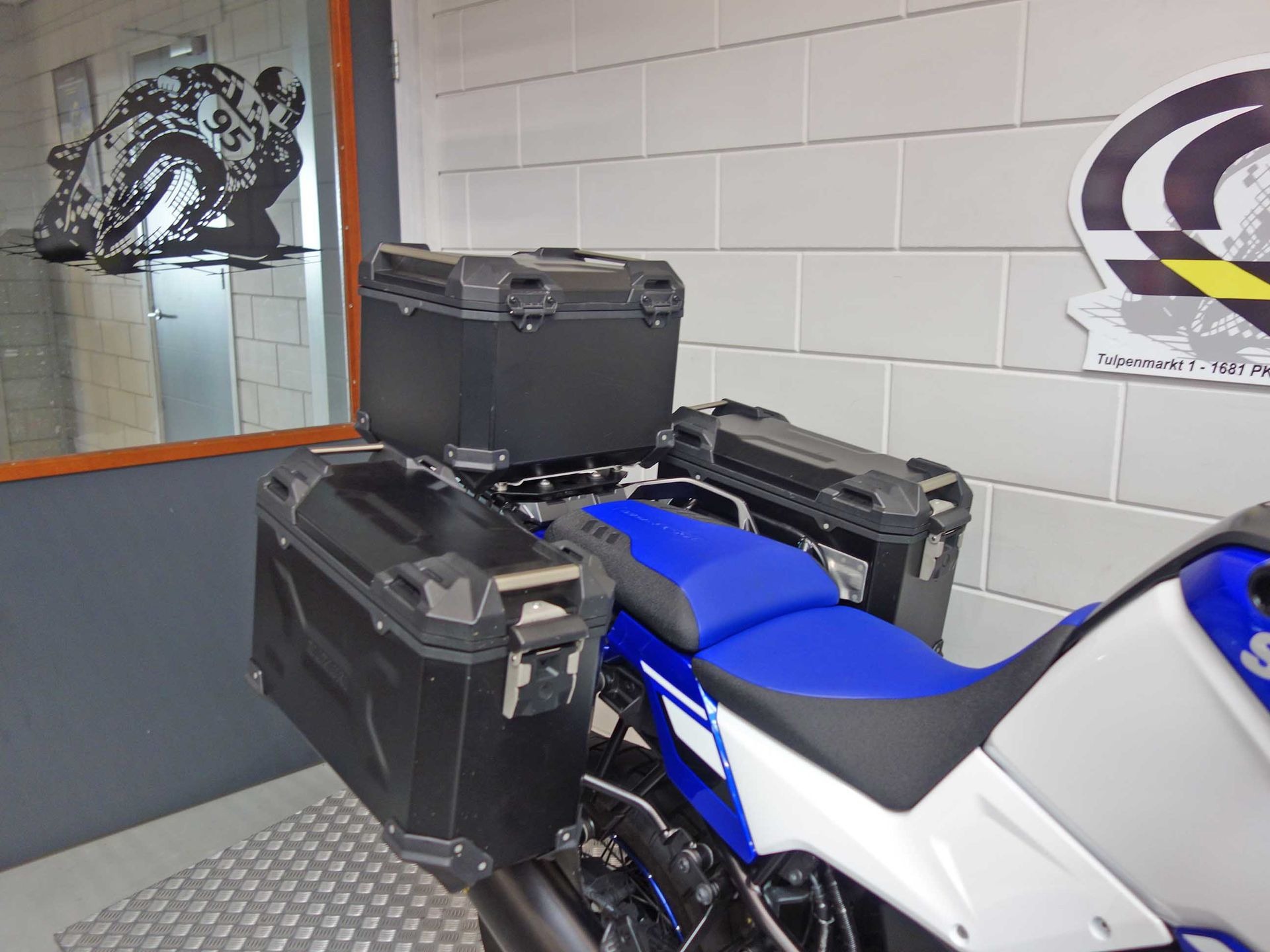 56633270-8 Gebruikte Suzuki V-Strom all-road met 1037cc motor uit 2024 bij NIWA Motoren
