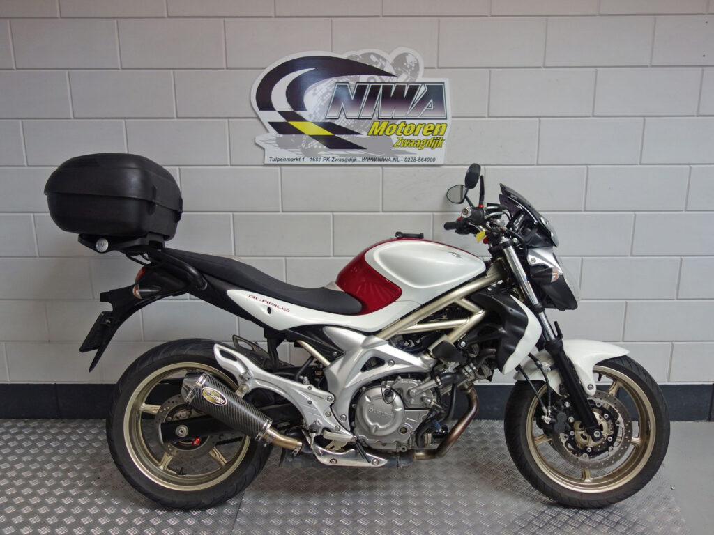 Gebruikte Suzuki naked bike met 645cc motor uit 2009 bij NIWA Motoren