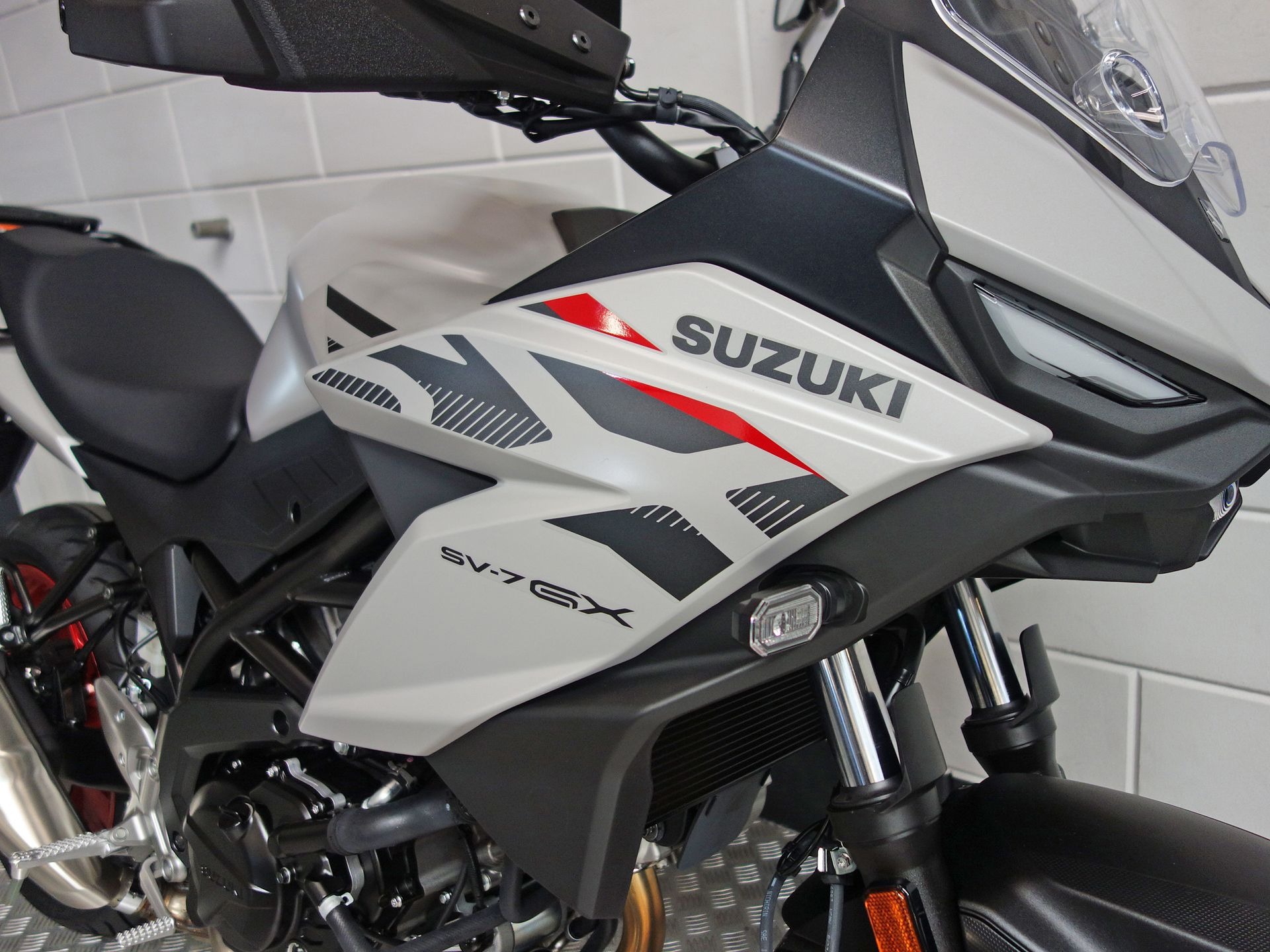 56633314-4 Nieuwe Suzuki tour met 645cc motor uit 2026 bij NIWA Motoren
