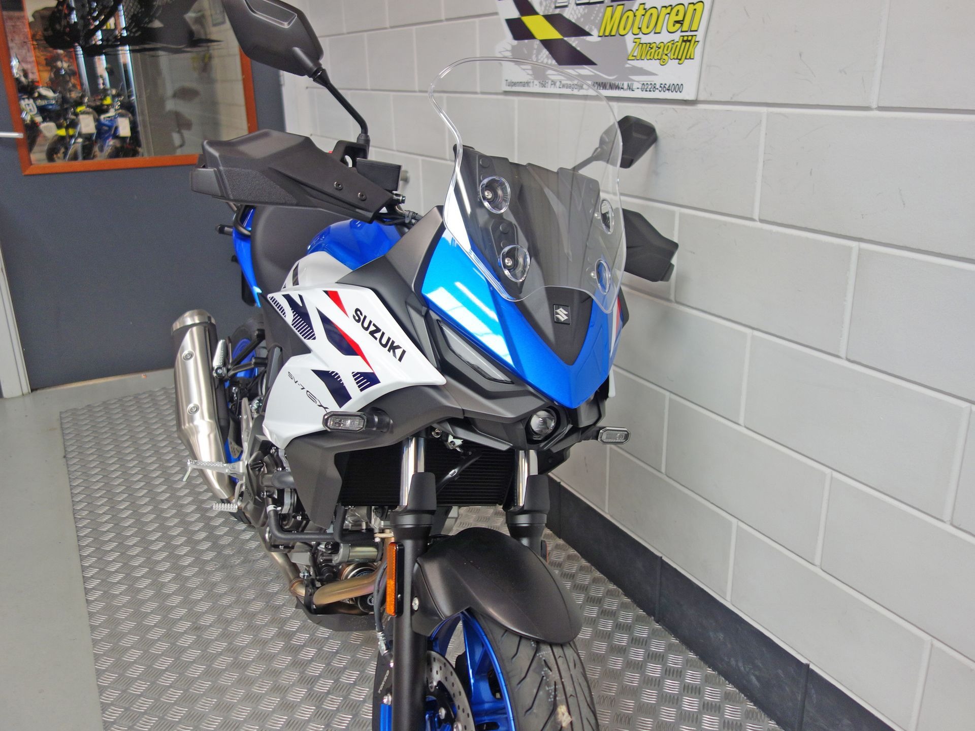 56633317-4 Nieuwe Suzuki tour met 645cc motor uit 2026 bij NIWA Motoren