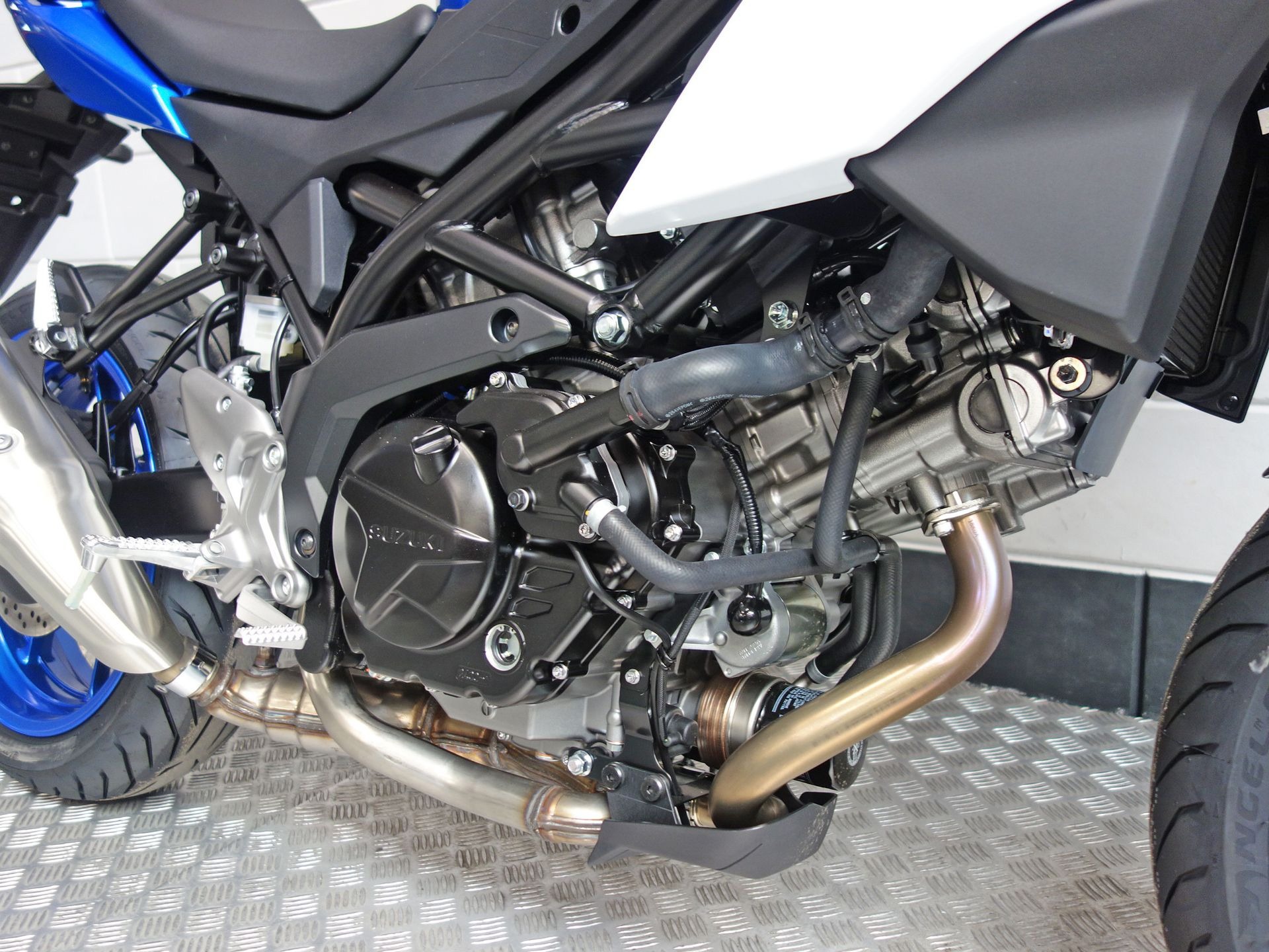 56633317-7 Nieuwe Suzuki tour met 645cc motor uit 2026 bij NIWA Motoren