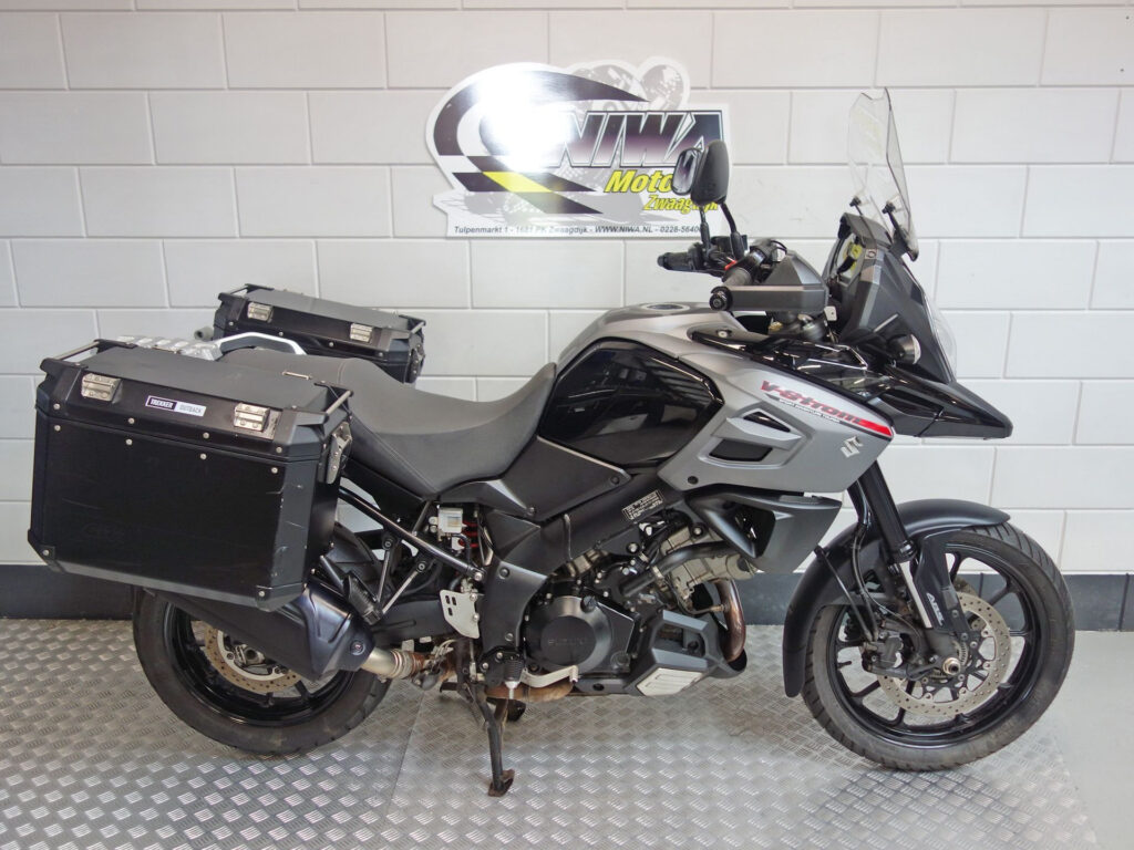 Gebruikte Suzuki V-Strom all-road met 1037cc motor uit 2017 bij NIWA Motoren