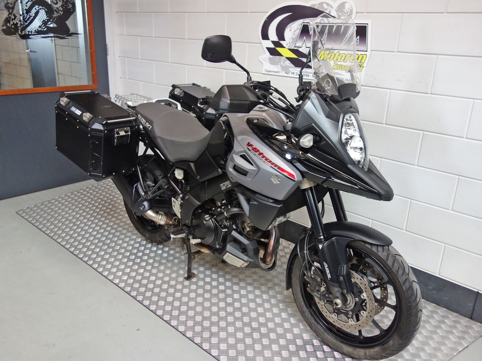 56633322-2 Gebruikte Suzuki V-Strom all-road met 1037cc motor uit 2017 bij NIWA Motoren