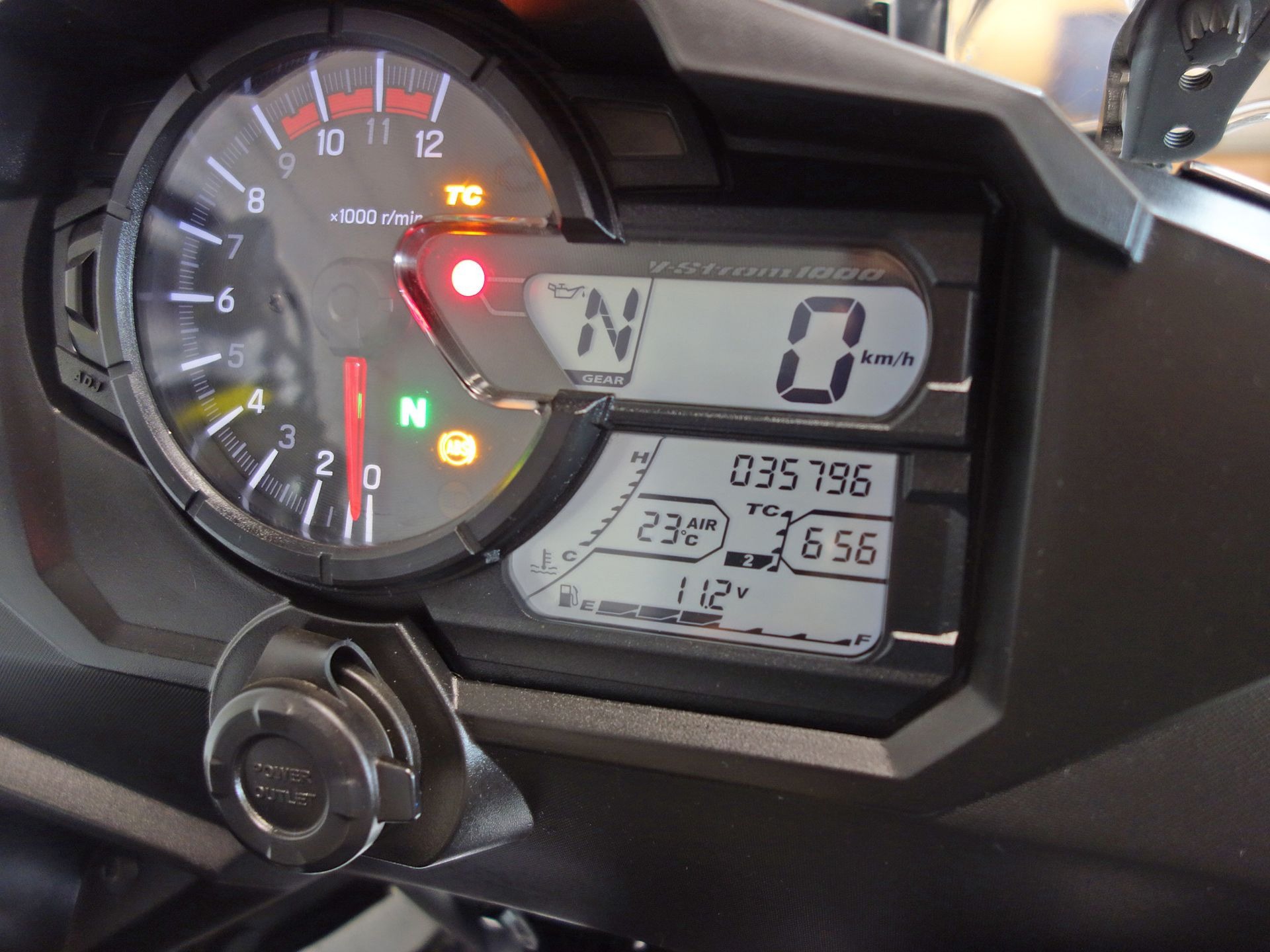 56633322-7 Gebruikte Suzuki V-Strom all-road met 1037cc motor uit 2017 bij NIWA Motoren