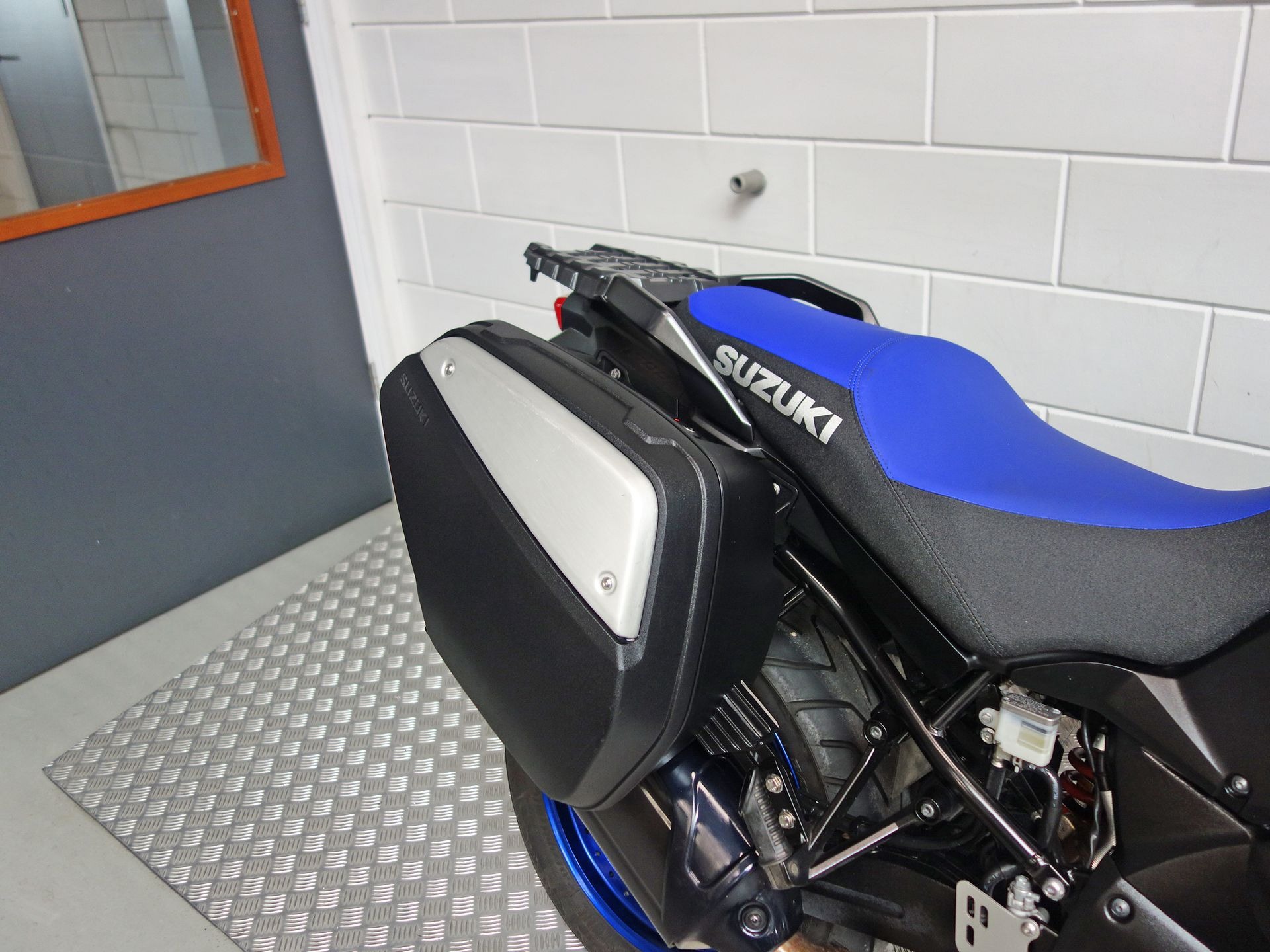 56633329-6 Gebruikte Suzuki V-Strom all-road met 1037cc motor uit 2019 bij NIWA Motoren
