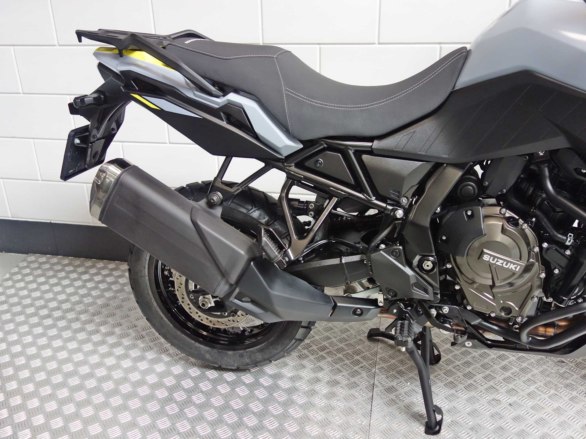 56633354-4 Gebruikte Suzuki V-Strom all-road met 776cc motor uit 2023 bij NIWA Motoren