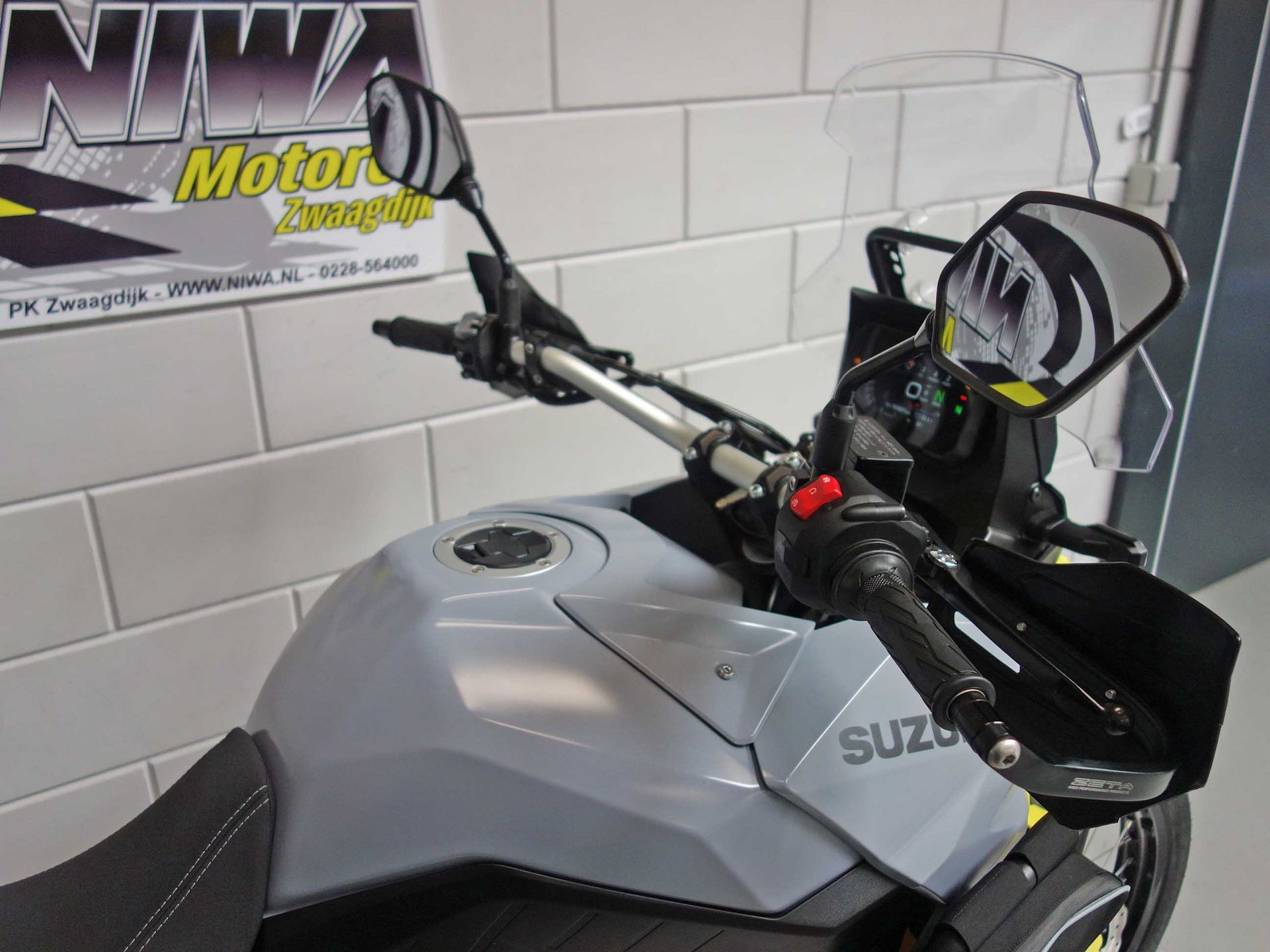 56633354-6 Gebruikte Suzuki V-Strom all-road met 776cc motor uit 2023 bij NIWA Motoren
