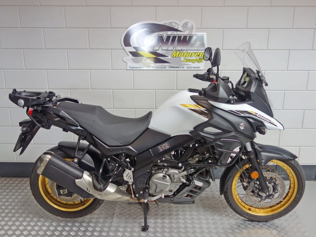 Gebruikte Suzuki V-Strom all-road met 645cc motor uit 2021 bij NIWA Motoren