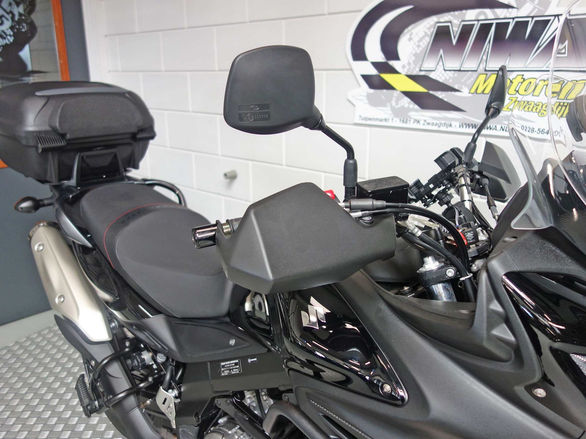 56633431-7 Gebruikte Suzuki V-Strom all-road met 645cc motor uit 2011 bij NIWA Motoren