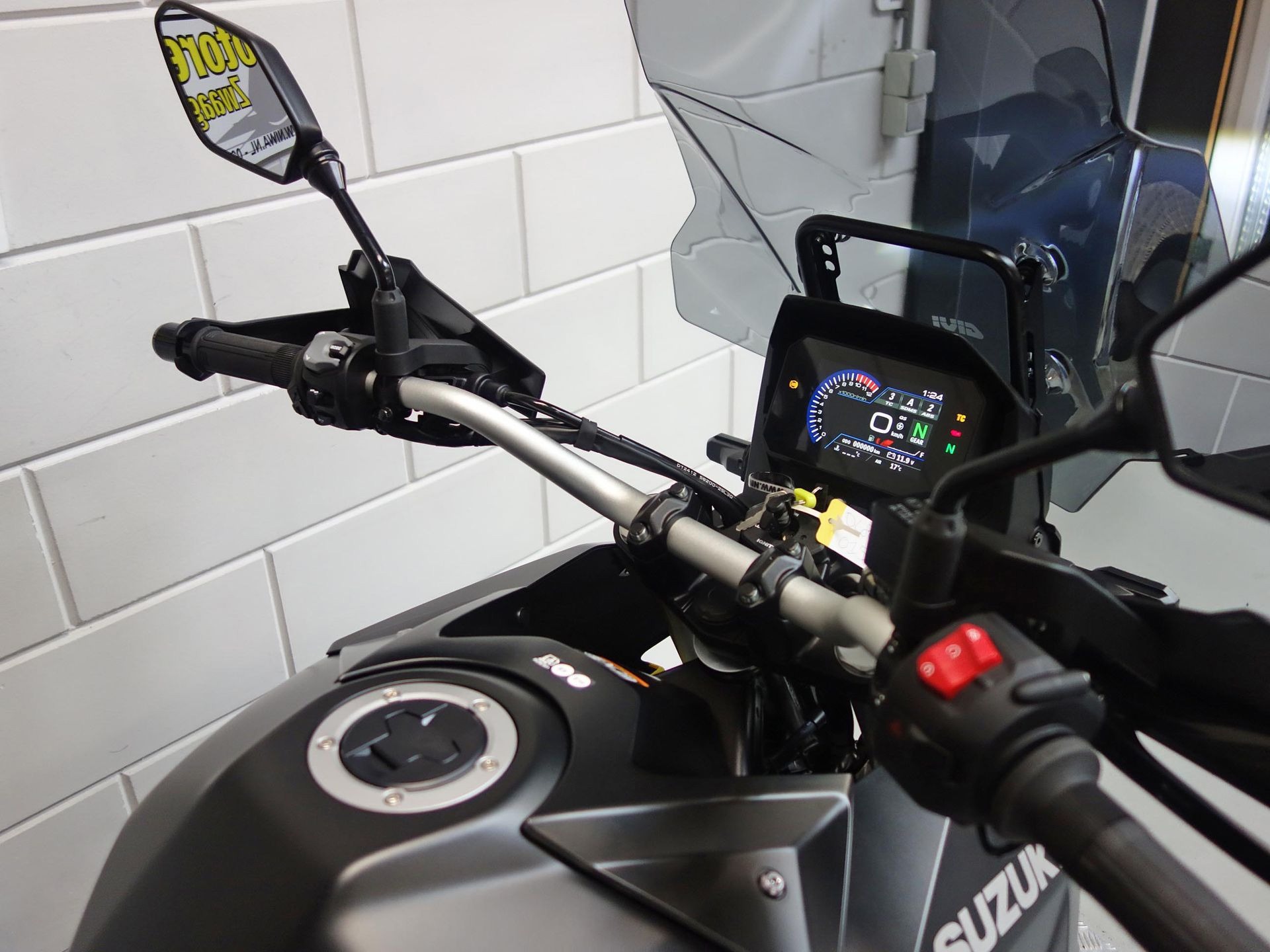 56633556-6 Nieuwe Suzuki V-Strom tour met cc motor uit 2026 bij NIWA Motoren