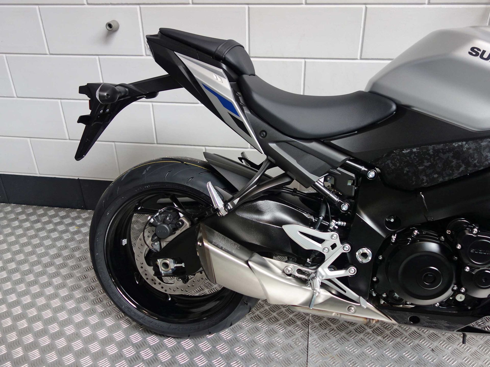 56633644-4 Gebruikte Suzuki GSX naked bike met 999cc motor uit 2026 bij NIWA Motoren