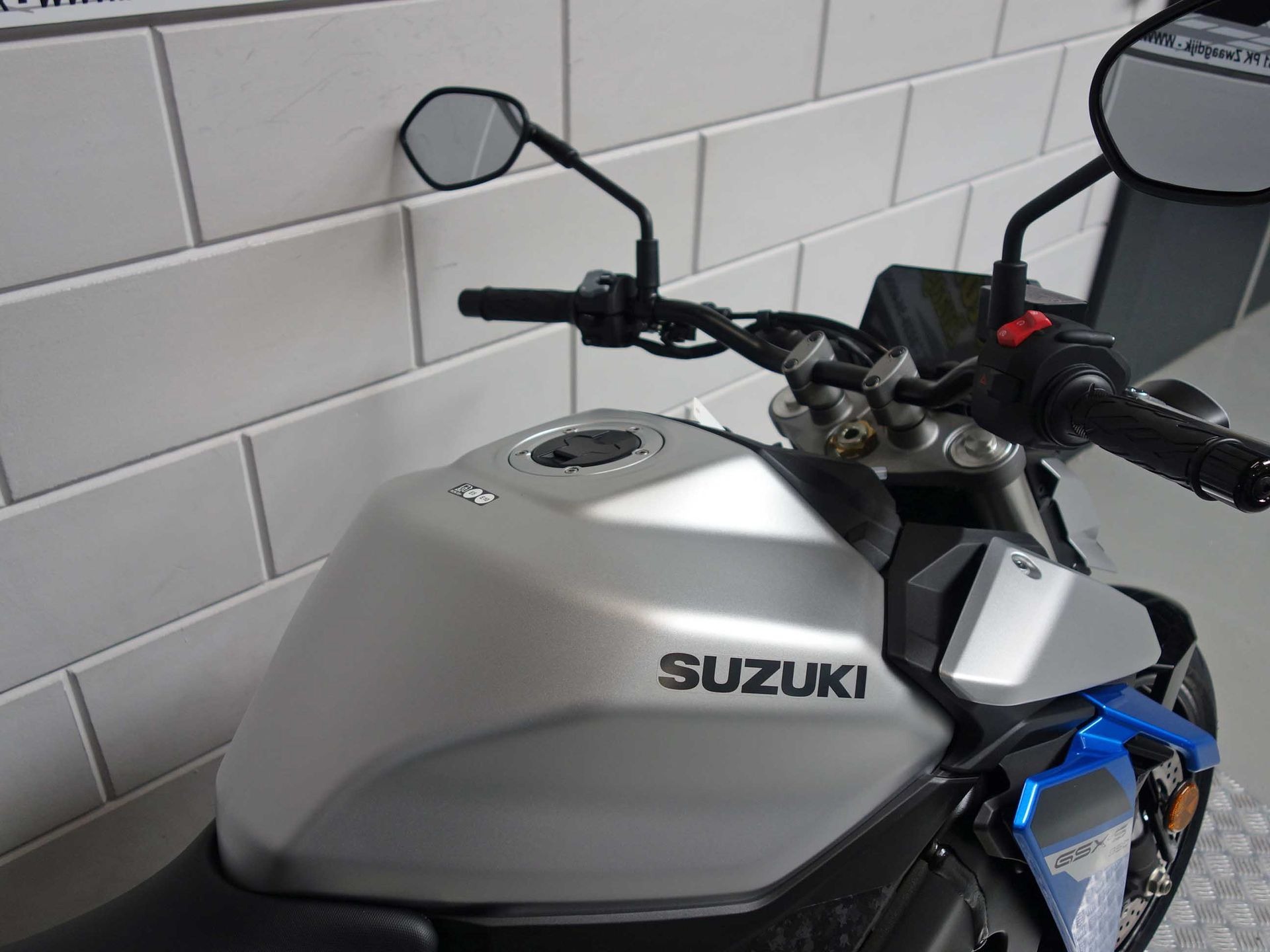 56633644-6 Gebruikte Suzuki GSX naked bike met 999cc motor uit 2026 bij NIWA Motoren