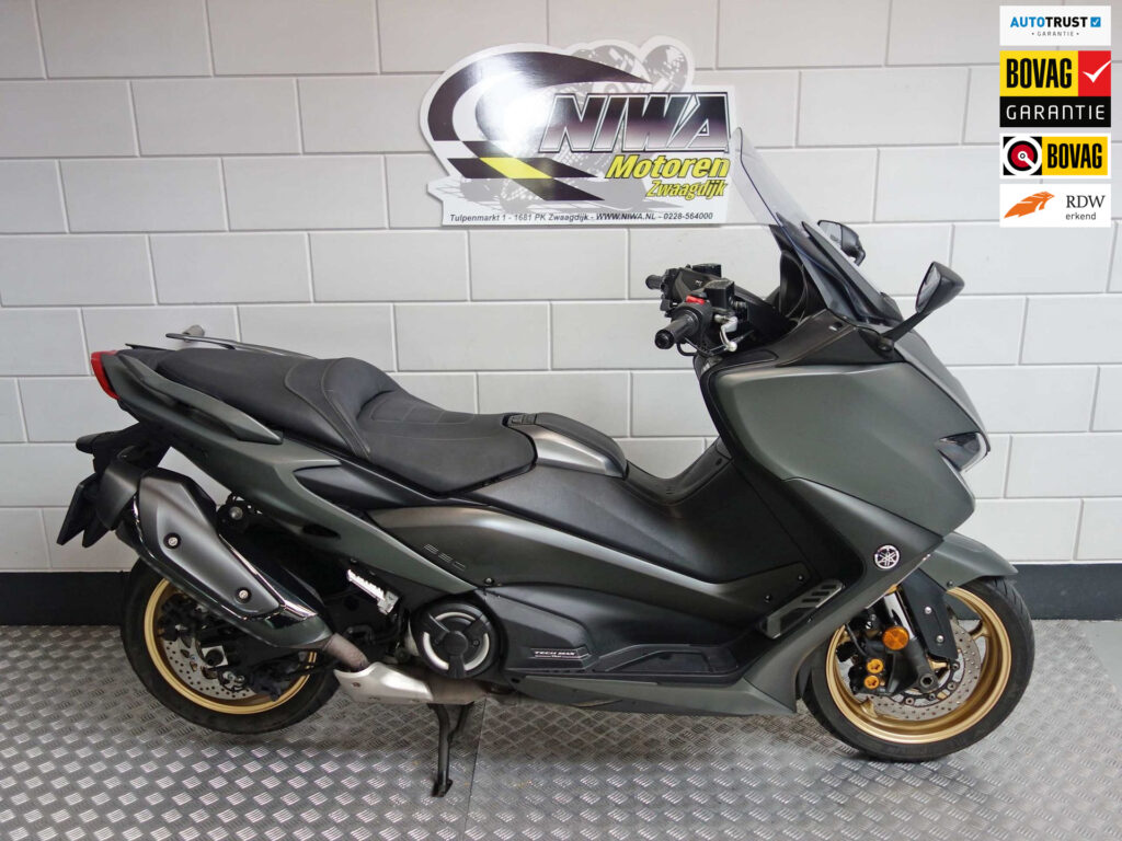 Gebruikte Yamaha T-MAX motorscooter met 562cc motor uit 2020 bij NIWA Motoren