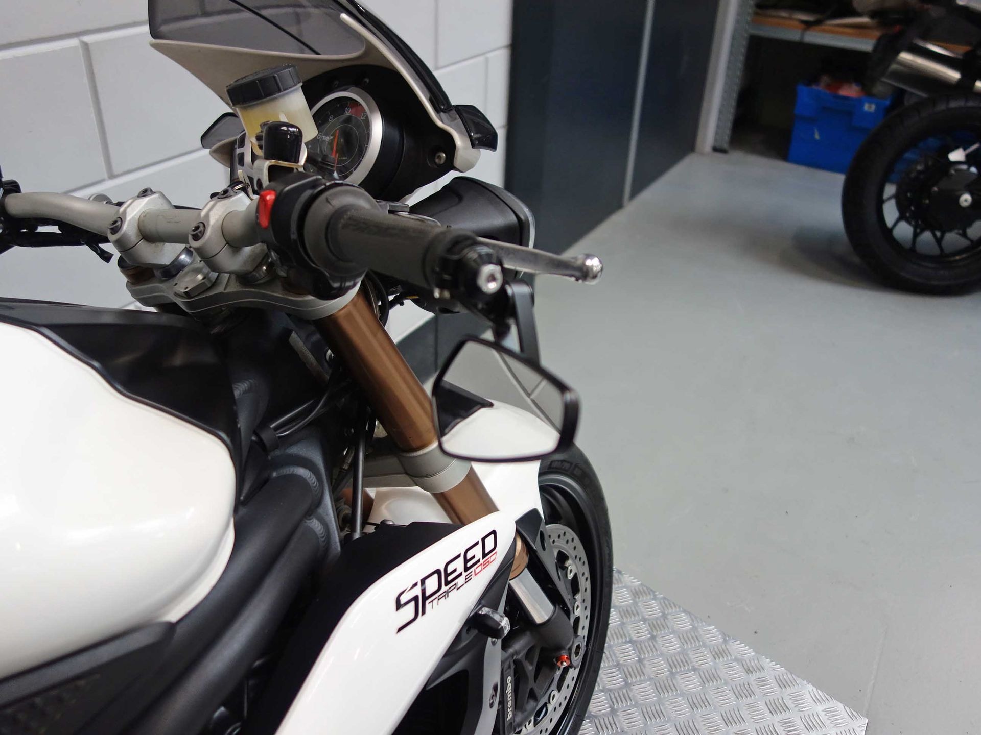 56633724-4 Gebruikte Triumph Speed Triple naked bike met 1050cc motor uit 2011 bij NIWA Motoren