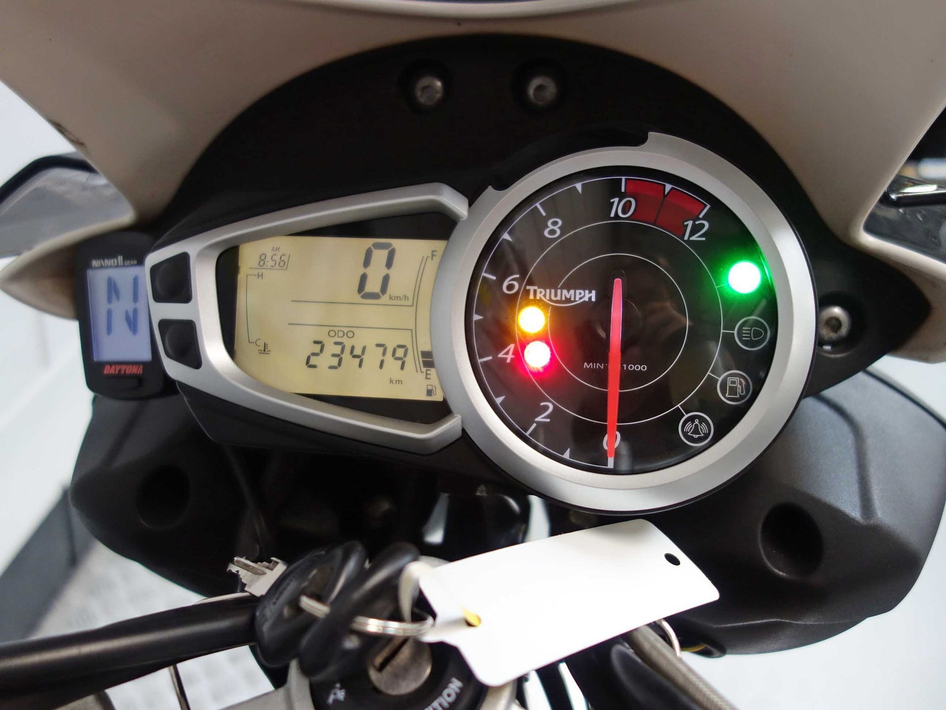 56633724-6 Gebruikte Triumph Speed Triple naked bike met 1050cc motor uit 2011 bij NIWA Motoren