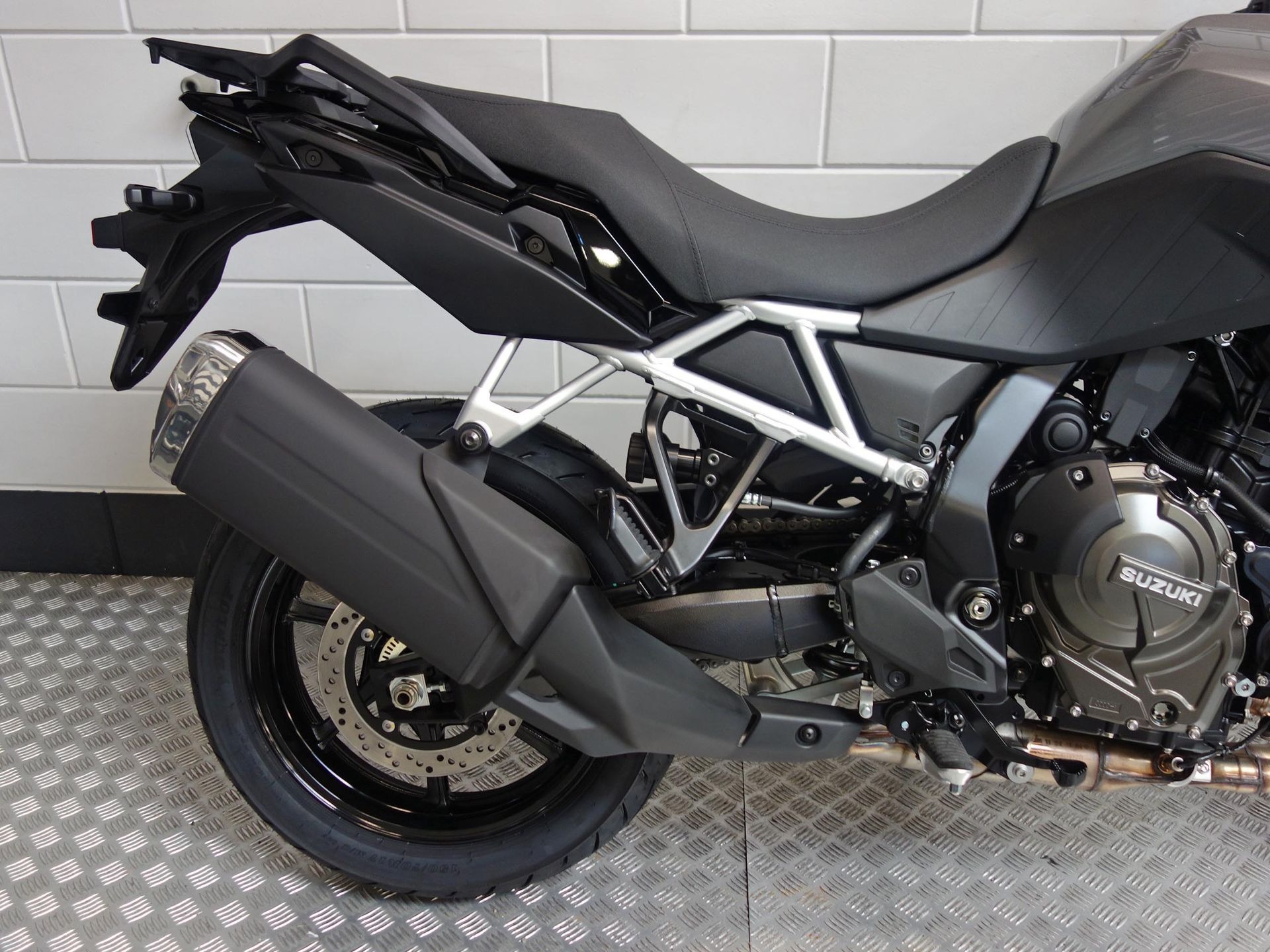 56633725-7 Nieuwe Suzuki V-Strom tour met cc motor uit 2026 bij NIWA Motoren