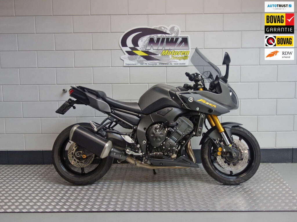 Gebruikte Yamaha FZ8 naked bike met 779cc motor uit 2012 bij NIWA Motoren