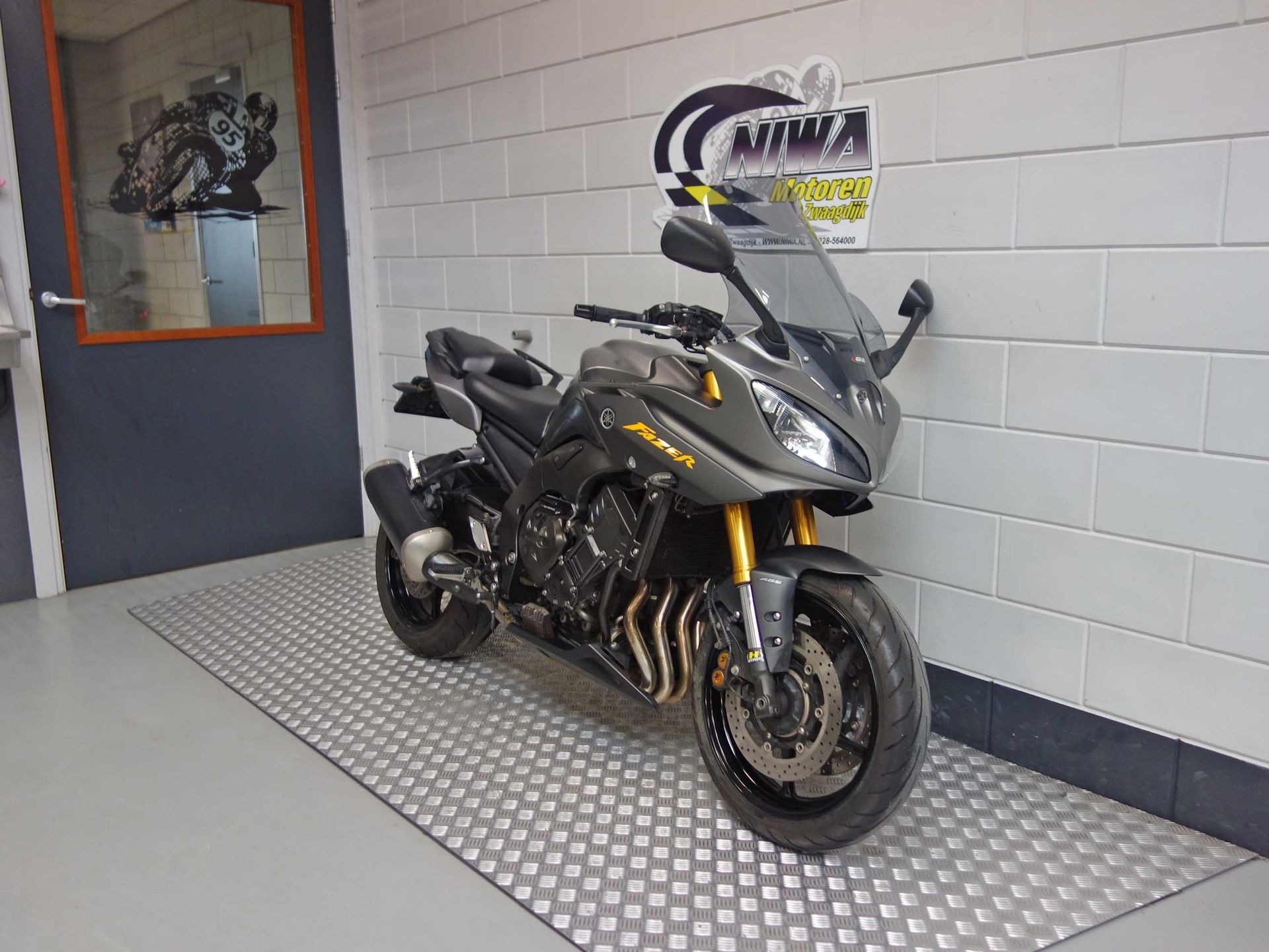 56633726-2 Gebruikte Yamaha FZ8 naked bike met 779cc motor uit 2012 bij NIWA Motoren