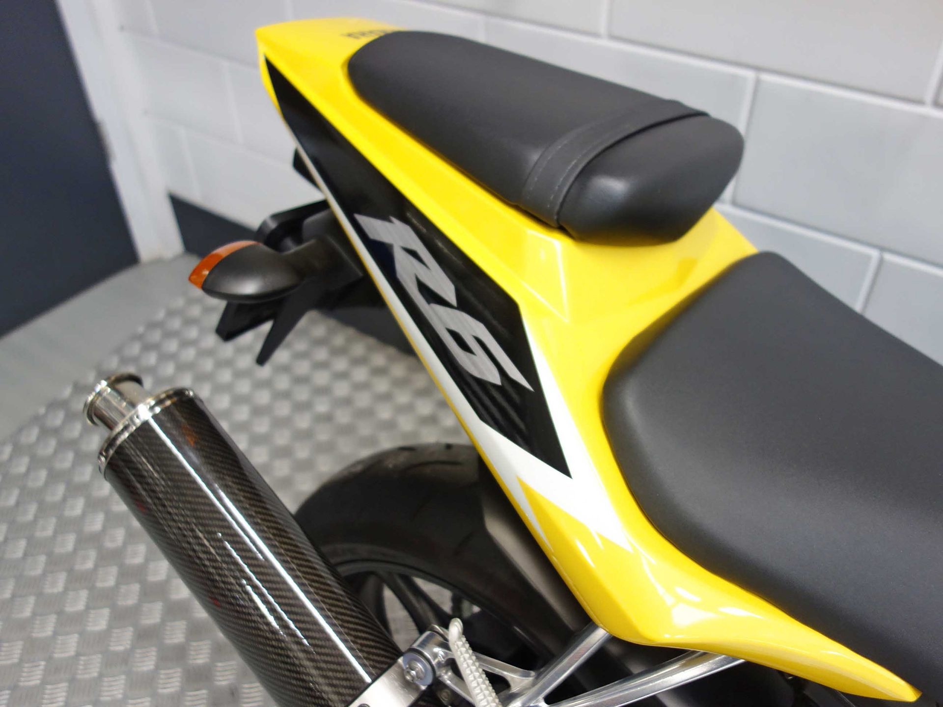 56633758-10 Gebruikte Yamaha YZF supersport met 600cc motor uit 2004 bij NIWA Motoren