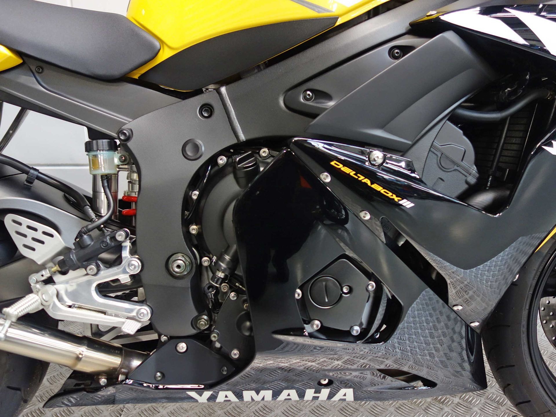 56633758-4 Gebruikte Yamaha YZF supersport met 600cc motor uit 2004 bij NIWA Motoren